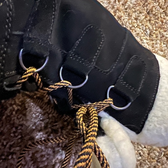 Cat and Jack Sherpa Duck Snow Boots - Size 5 - Picture 5 of 5